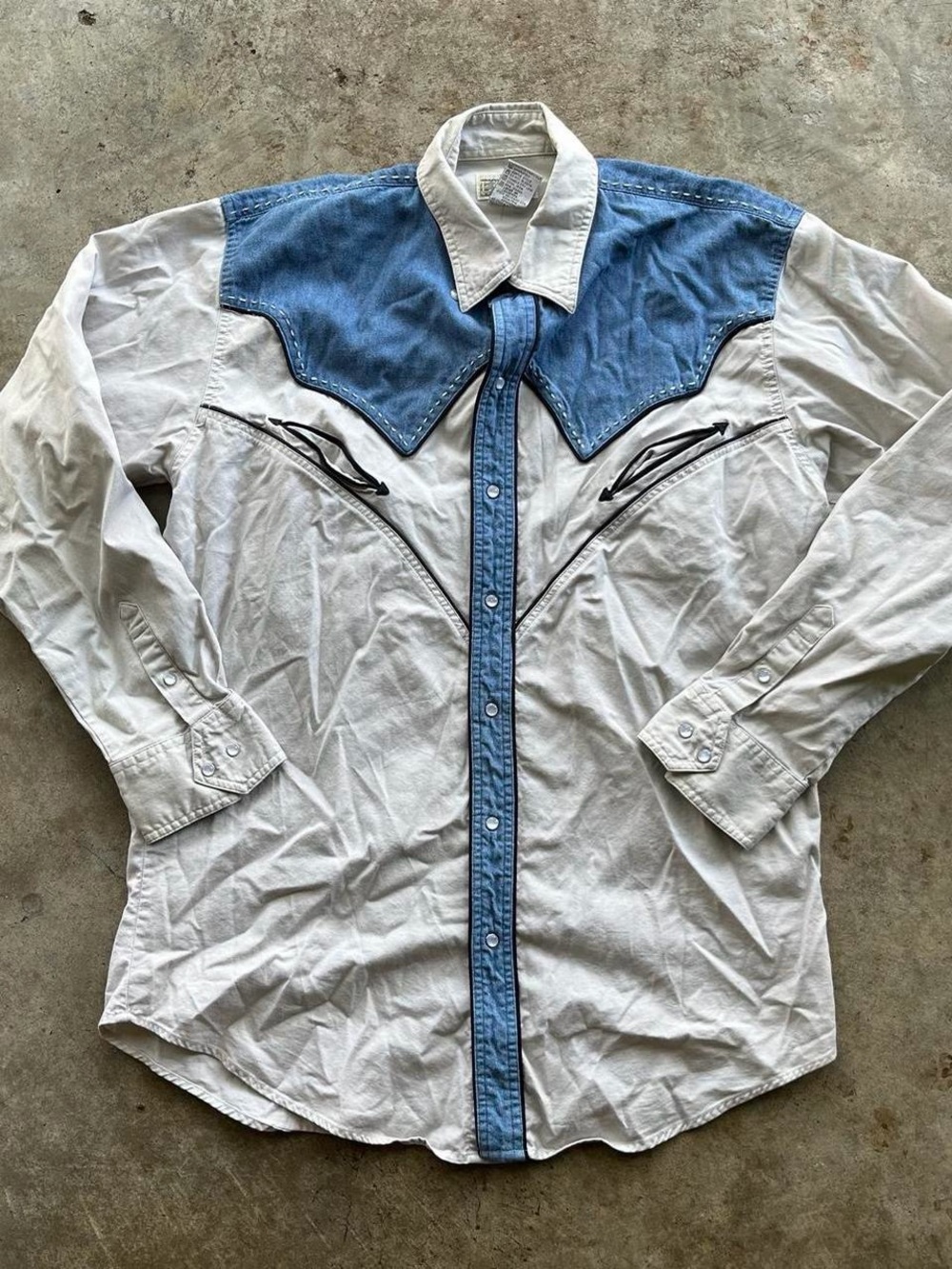 Western Contrast Yoke Button-Down Shirt - White & Blue